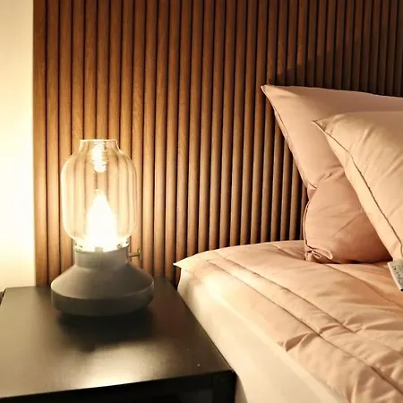 3Rooms 4Beds Kitchen Hongik Stn 3Min